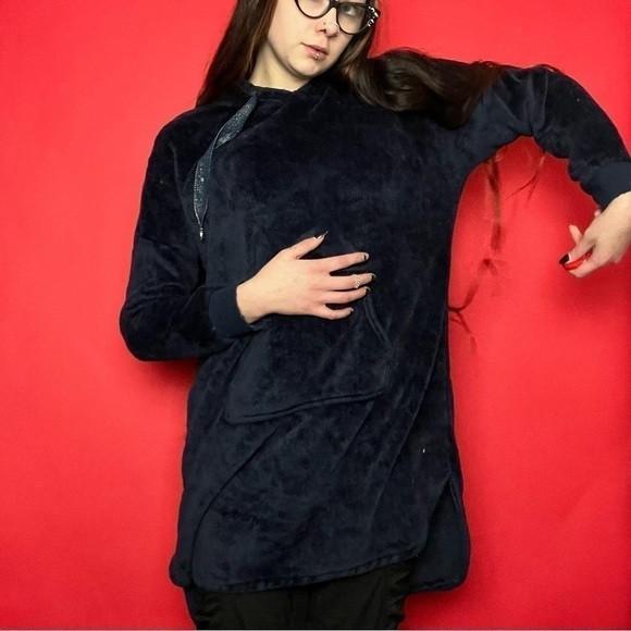 Long fluffy navy blue hoodie  💙💙​​​​​​​​​​​​​​​​​​ - Picture 7 of 7